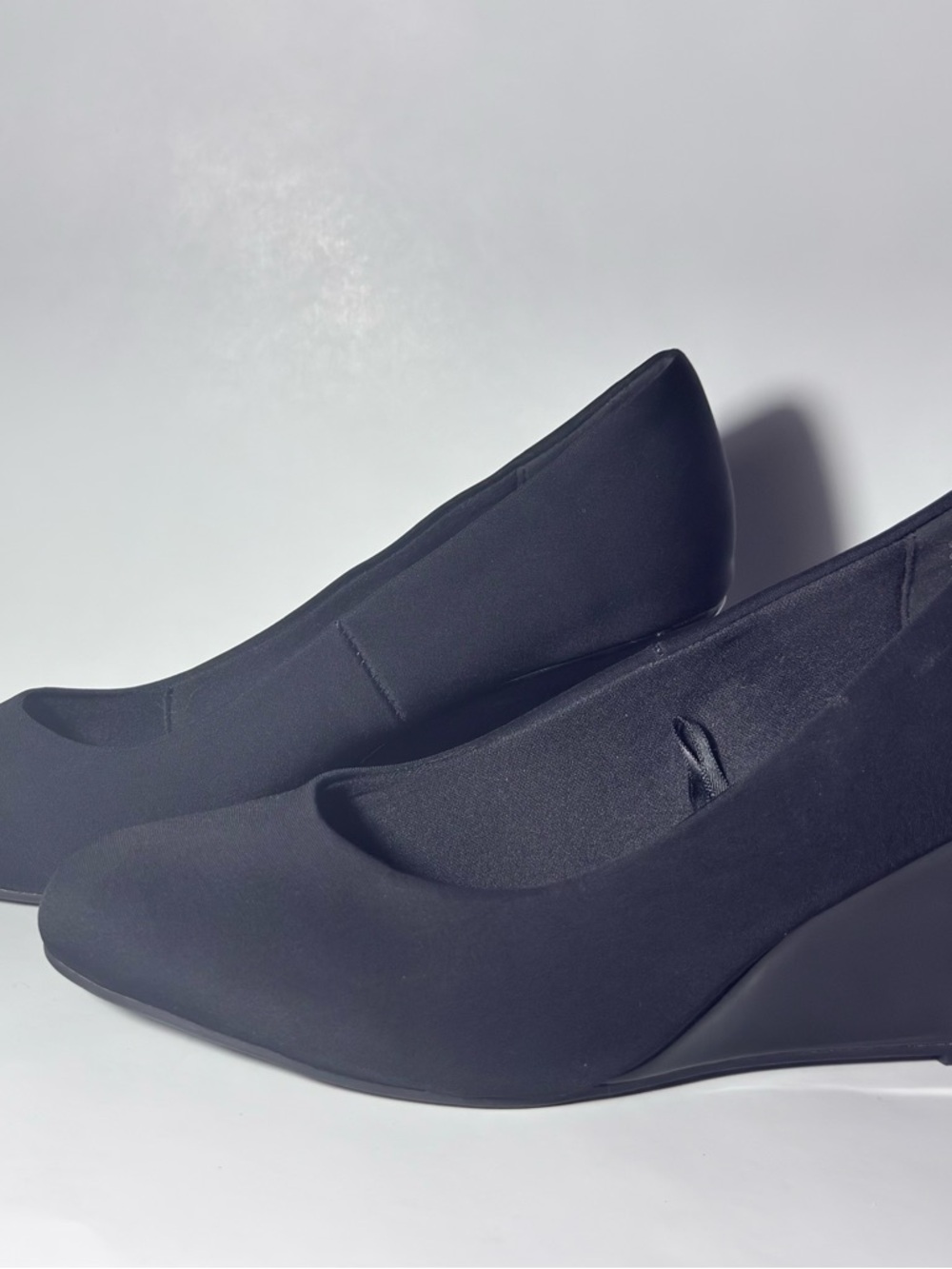 East 5th Black Satin Wedge Heels Round Toe Pumps Size 9.5M - Picture 8 of 10
